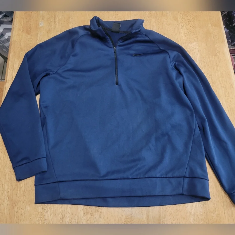 EUC Nike dri fit navy blue half zip sweatshirt